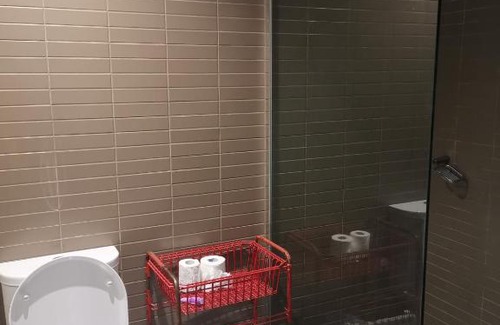 Docklands House | Room with king-size bed close to Melbourne CBD & Southern Cross Station