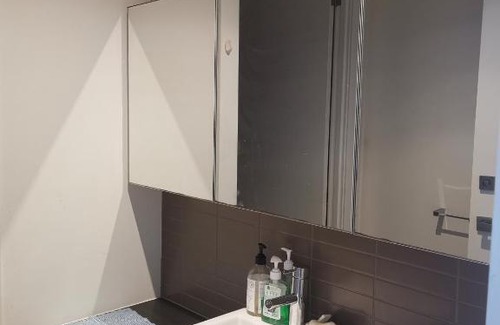 Docklands House | Room with king-size bed close to Melbourne CBD & Southern Cross Station