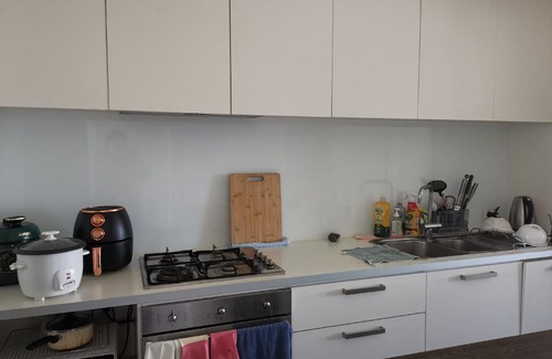 Docklands House | Room with king-size bed close to Melbourne CBD & Southern Cross Station