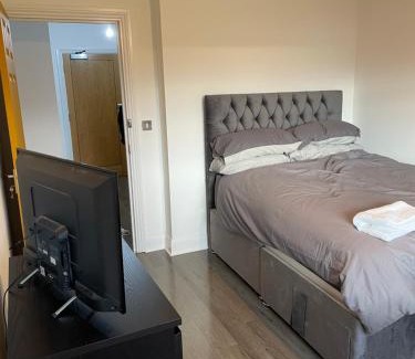 Greenwich House | Room with Shared Kitchen and Living Room in South East London by the Riverside