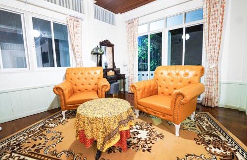 Wat Bowon Niwet Hotel | RoomQuest Rim Praya Dinsor Road