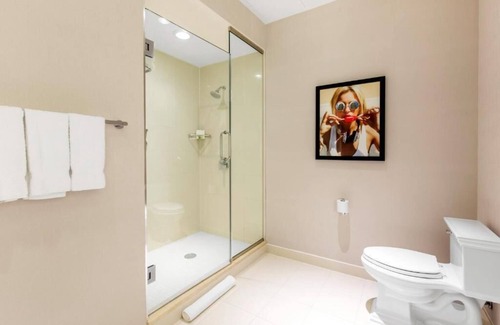 Streeterville Hotel | Rooms for the Crew | 3 units | Steps to Mag Mile| Navy Pier | 24-hour Gym