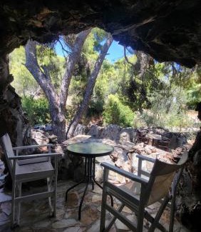Salamis House | Rooms the other side of the island by Patitiri