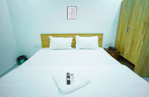 Noida Hotel | Roomshala 031 Silver Crown Sector 23
