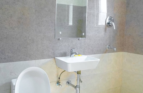 Noida Hotel | Roomshala 031 Silver Crown Sector 23