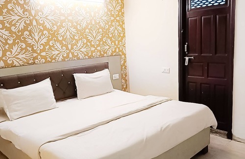 Vasant Kunj Hotel | Roomshala 118 Hotel Acclaim 7 sky
