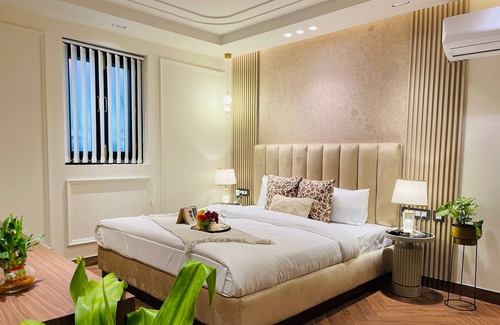Saket Hotel | Roomshala 134 Premium Rooms Saket