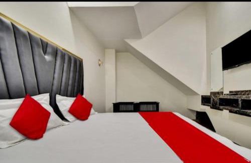 Kirti Nagar Hotel | Roomshala 152 Hotel Sukoon- Near Ramesh Nagar Metro Station