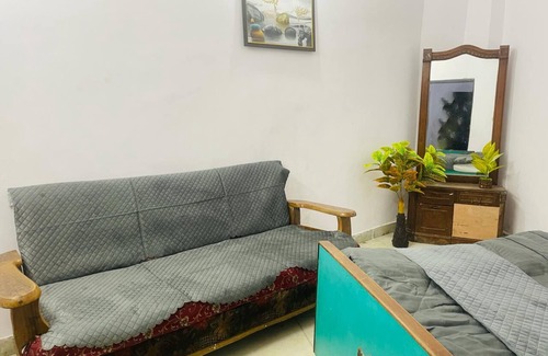 Malviya Nagar Hotel | Roomshala 170 Hotel Aura
