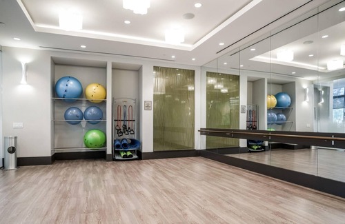 Eisenhower East Apartment | Roomy 1BR in Alexandria with Gym and Rooftop Pool