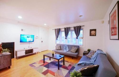 Jersey City Apartment | Roomy 3BR Apartment Near NYC - City Access
