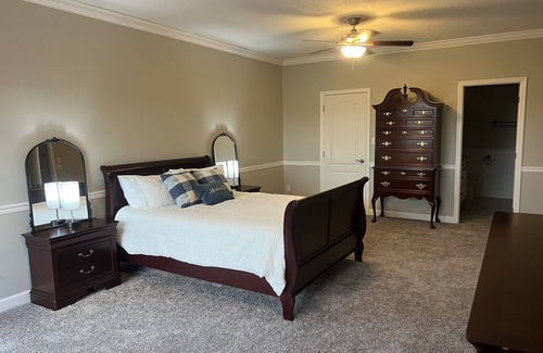 Kingston Condo | Roomy Condo overlooking Watts Bar Lake and downtown Kingston