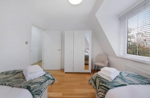 Bishop's Stortford Apartment | Roomy One bed loft apartment