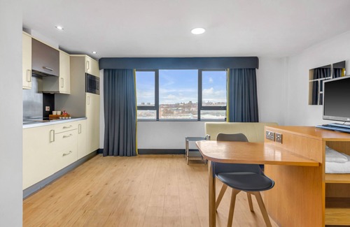 Leeds Apartment | Roomzzz Leeds City West