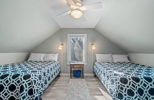 Carsonville House | Root 2 Rise Retreat is Lakefront and Sleeps 10!