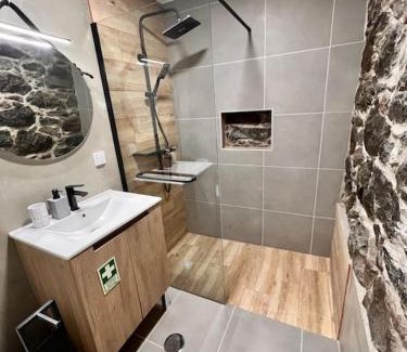 Sao Vicente Apartment | Roots Guesthouse - A