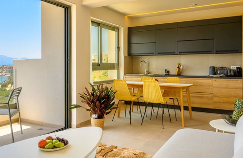 Agios Nikolaos House | Roots Suites in Crete
