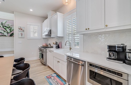 Port Aransas Cottage | Rose All Day 220 Esc-c