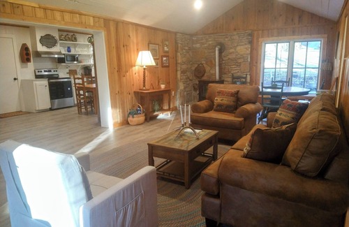 Clayton Cabin | Rose Bud Cottage by Lake Burton!