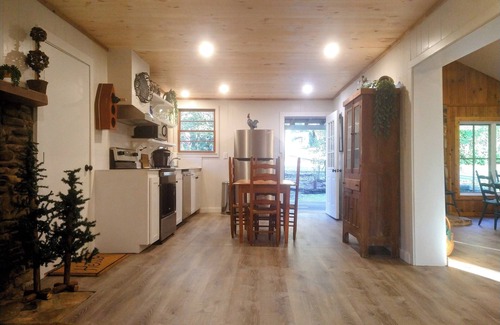 Clayton Cabin | Rose Bud Cottage by Lake Burton!