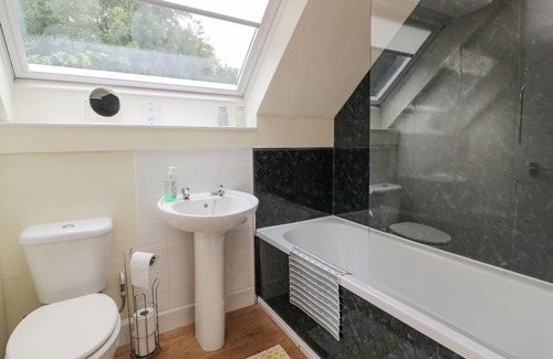 Melrose Cottage | ROSE COTTAGE, pet friendly, character holiday cottage in Lilliesleaf