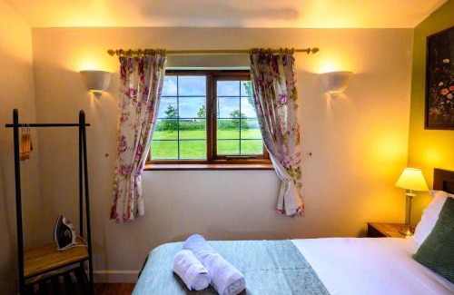Staple Hill Hotel | Rose - Delightful Stables Conversion By StayStaycations