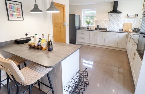 Ellerker Cottage | ROSE DENE, pet friendly, with a garden in South Cave