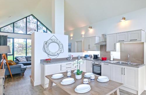Bamburgh House | Rosebay