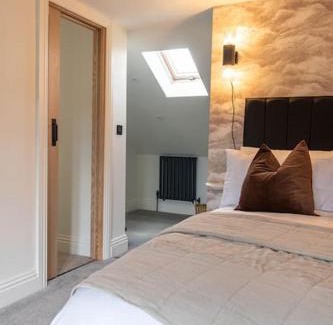 Stockton-on-Tees House | Roseberry - Corner Plot Getaways