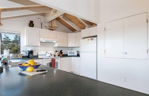 Sea Ranch House | Rosebud 3 Br home by RedAwning