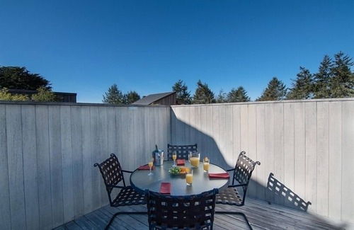 Sea Ranch House | Rosebud 3 Br home by RedAwning