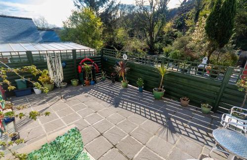 Fishguard Apartment | Rosebud cottage Romantic cottage for a couple