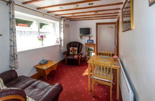 Fishguard Apartment | Rosebud cottage Romantic cottage for a couple