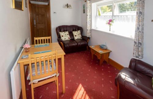 Fishguard Apartment | Rosebud cottage Romantic cottage for a couple