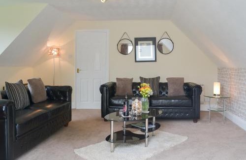 Liskeard House | Rosecraddoc Manor - Lakeview