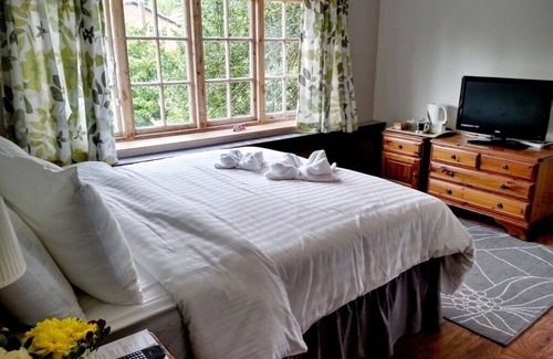 Esher House | Rosemead Guest House