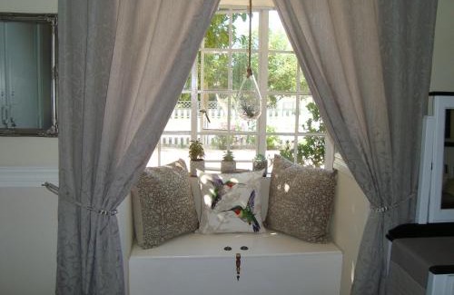 Klerksdorp Bed & Breakfast | Roses and Pebbles B & B Guest House