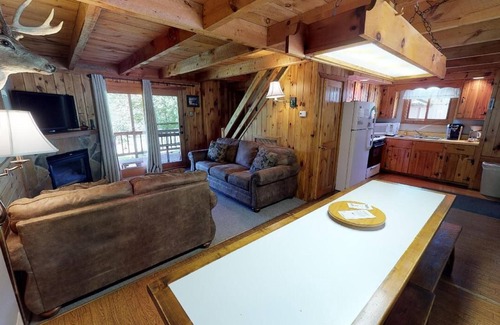 Sabinsville Cottage | Rough Cut Lodge - Beech Cabin 3 bedroom with hot tub access