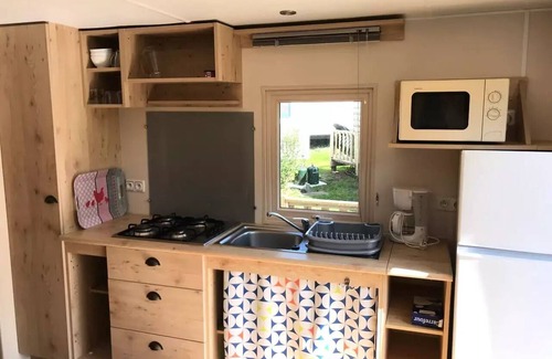 Perros-Guirec Cabin | Roulotte 22m2 - 2 Schlafzimmer (Eloïse type) - (ANIMALS FORBIDDEN) 4 Personen