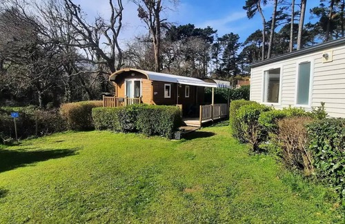 Perros-Guirec Cabin | Roulotte 22m2 - 2 Schlafzimmer (Eloïse type) - (ANIMALS FORBIDDEN) 4 Personen