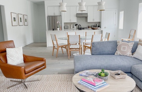 Fayetteville House | Round Top Modern Barndo + Sleeps 8 + Pool