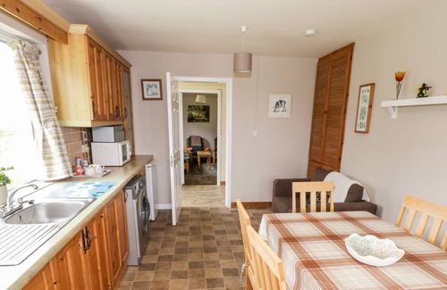 Inishnee Cottage | ROUNDSTONE BAY VIEW, family friendly in Roundstone, County Galway