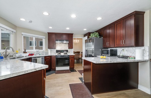 Rowland Heights House | Rowland Heights Beautiful View 4 Bedroom Luxury House near Disney