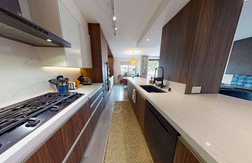 Pico - Robertson Apartment | Roxbury Condo