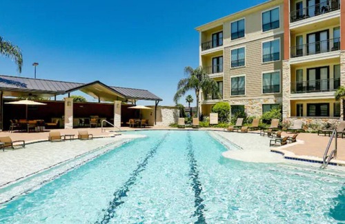Pearland House | Royal π 1 Bedroom~Tranquil~Near Entertainment!!