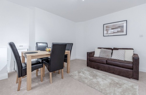 Yiewsley Apartment | Royal Apartments RA3