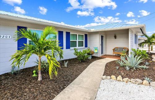 Coral Shores House | Royal Blue Dreams flexible rental near Anna Maria Island