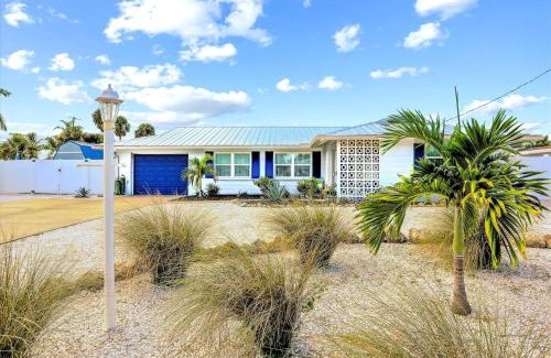 Coral Shores House | Royal Blue Dreams flexible rental near Anna Maria Island