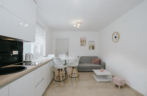 Kastela House | Royal Blue House 1