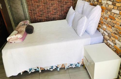 Zeerust Bed & Breakfast | Royal BNB and SPA